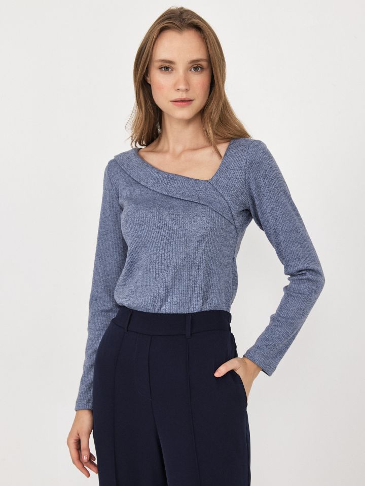 חולצה ריב פתח אלכסון PROMO בצבע כחול