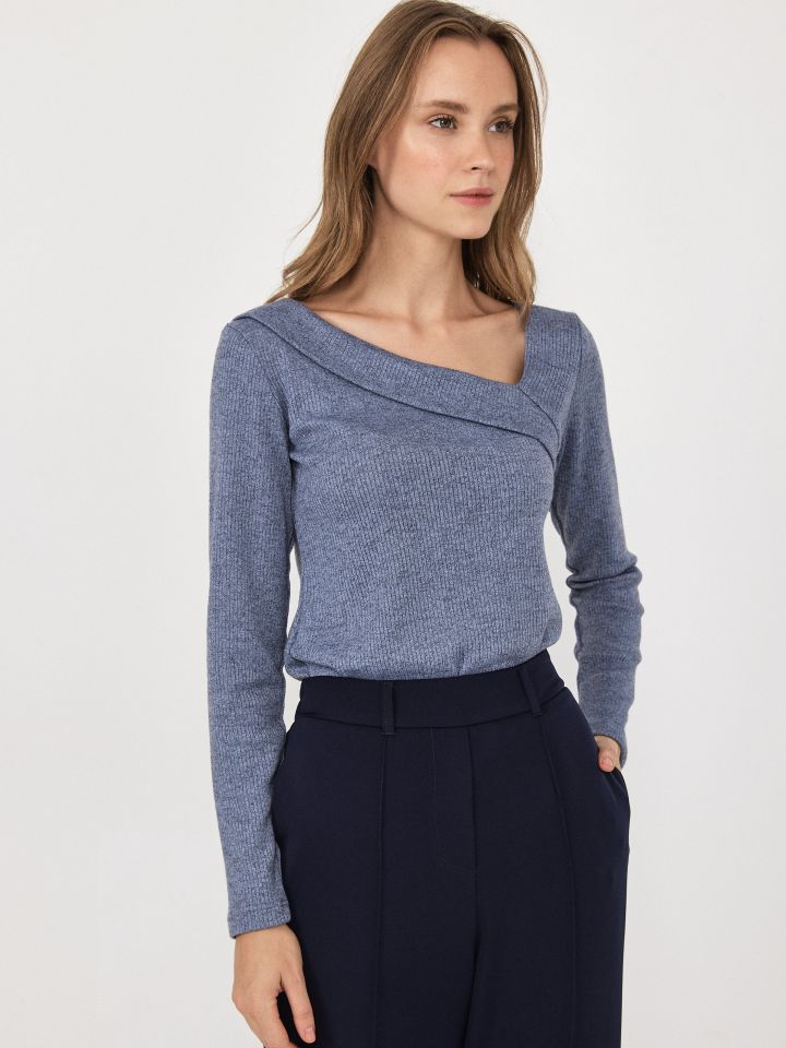 חולצה ריב פתח אלכסון PROMO בצבע כחול