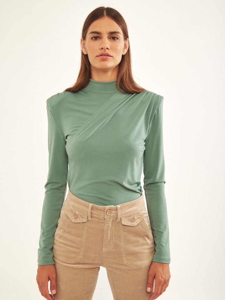 חולצה גולף באלכסון בצבע ירוק