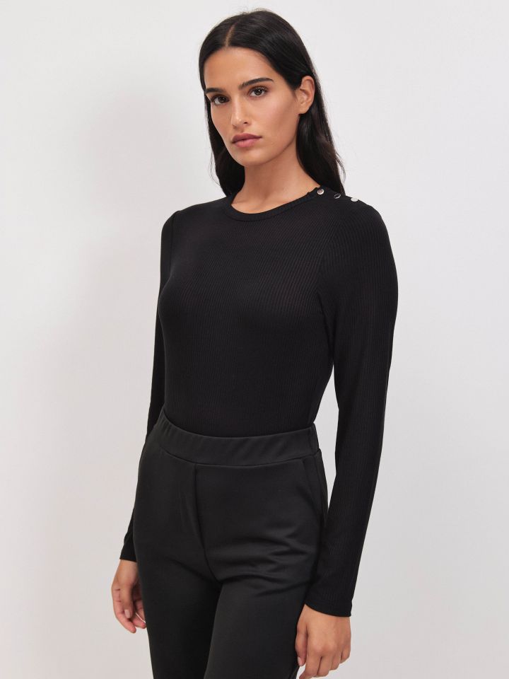 חולצה ריב כפתורים בכתף PROMO בצבע שחור