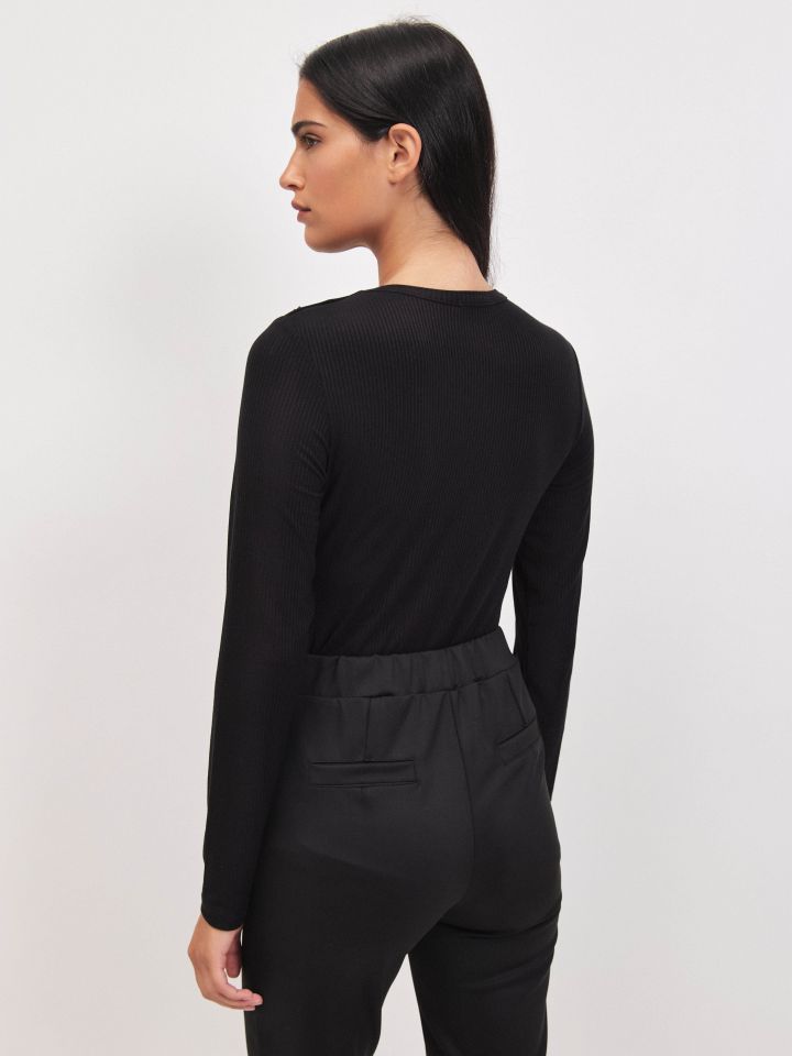 חולצה ריב כפתורים בכתף PROMO בצבע שחור