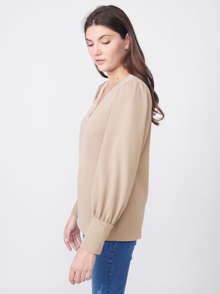 חולצה V סקובה  PROMO ARIN בצבע בייז’