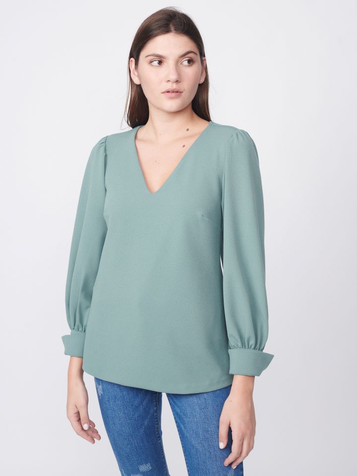 חולצה V סקובה  PROMO ARIN בצבע ירוק בהיר