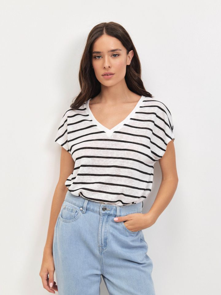 חולצה V פסים  PROMO בצבע שחור