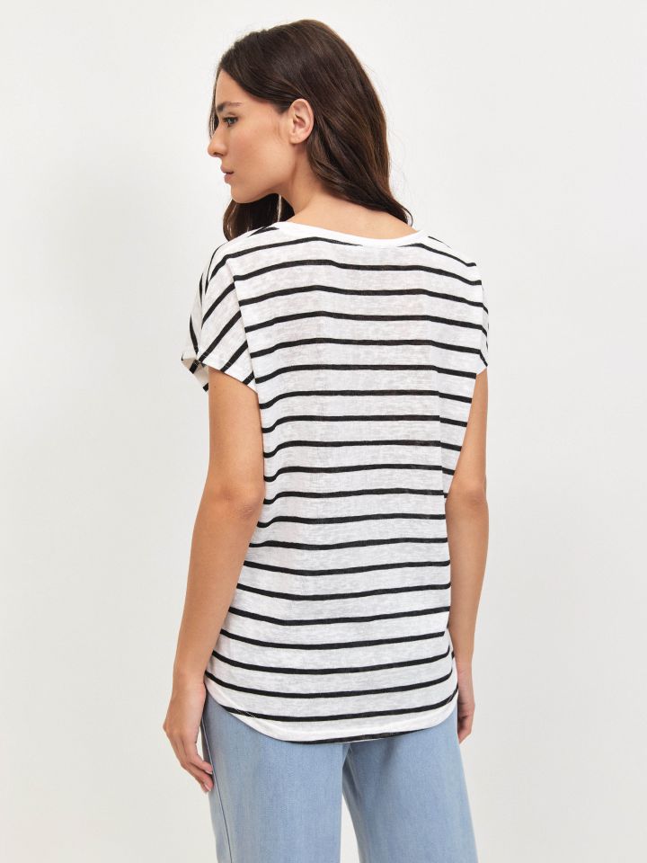 חולצה V פסים  PROMO בצבע שחור