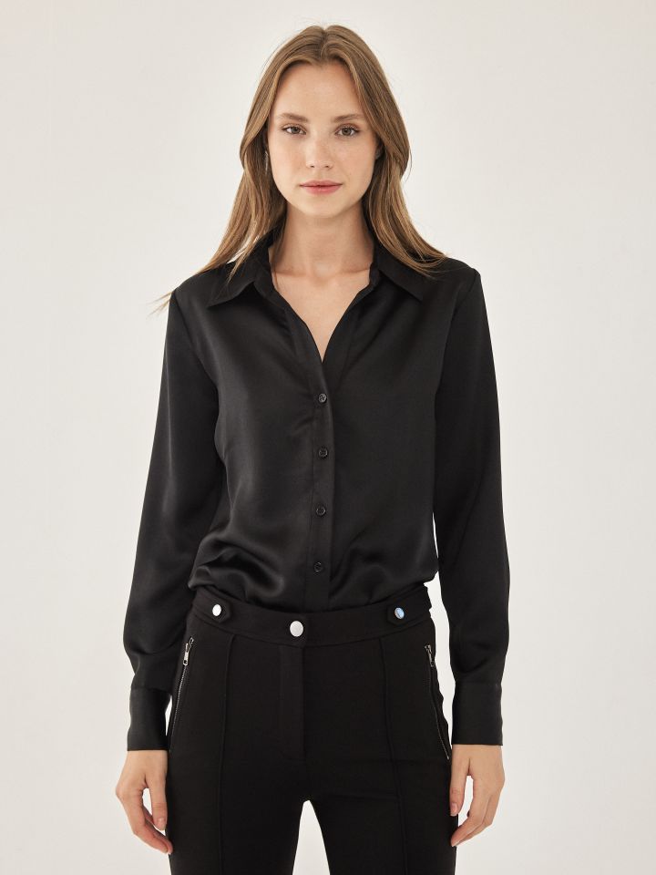 חולצה סטן מכופתרת PROMO בצבע שחור