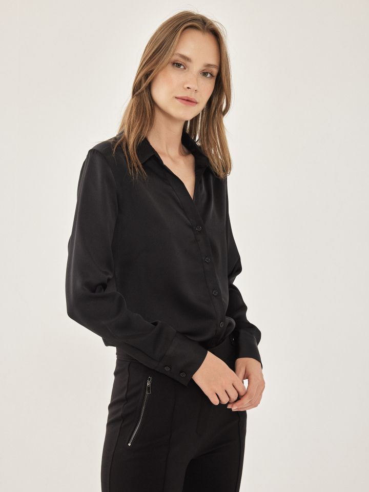 חולצה סטן מכופתרת PROMO בצבע שחור