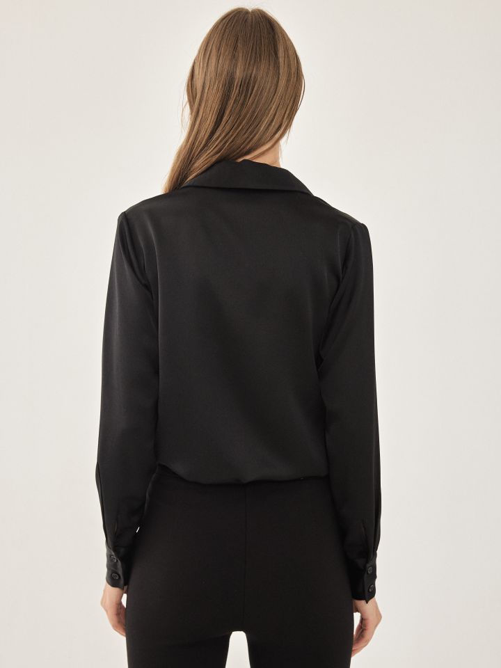 חולצה סטן מכופתרת PROMO בצבע שחור