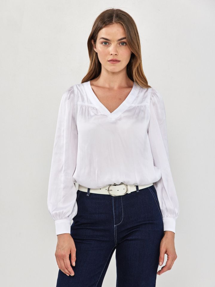 חולצה V סטן PROMO בצבע לבן