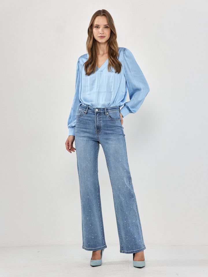 חולצה V סטן PROMO בצבע תכלת אורלי