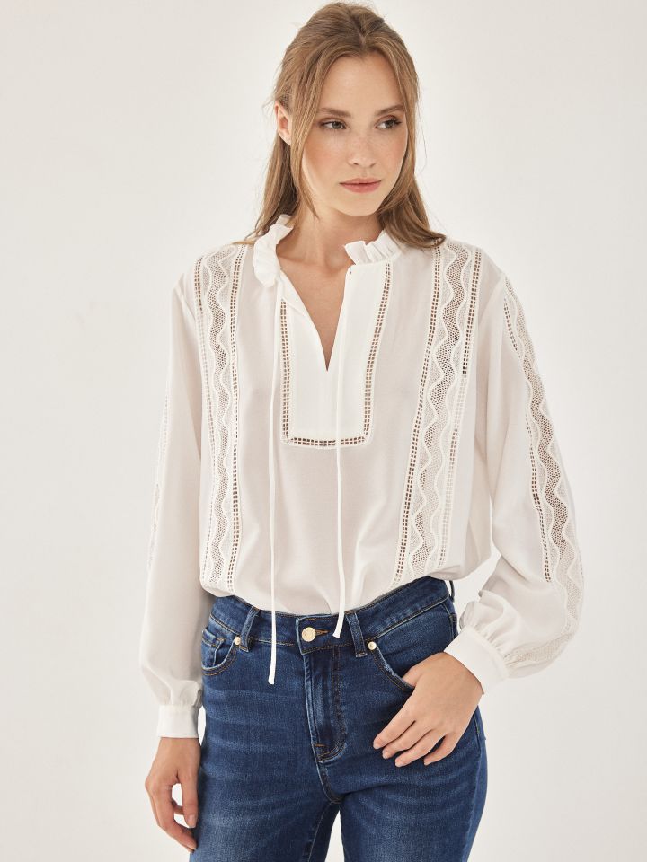 חולצה שילוב קרושה בצבע לבן