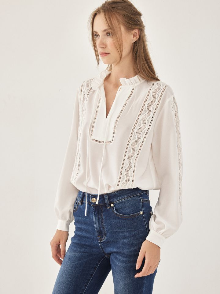 חולצה שילוב קרושה בצבע לבן