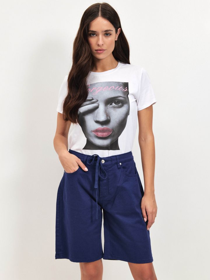 חולצה שפתיים דמוי יהלומים PROMO בצבע לבן