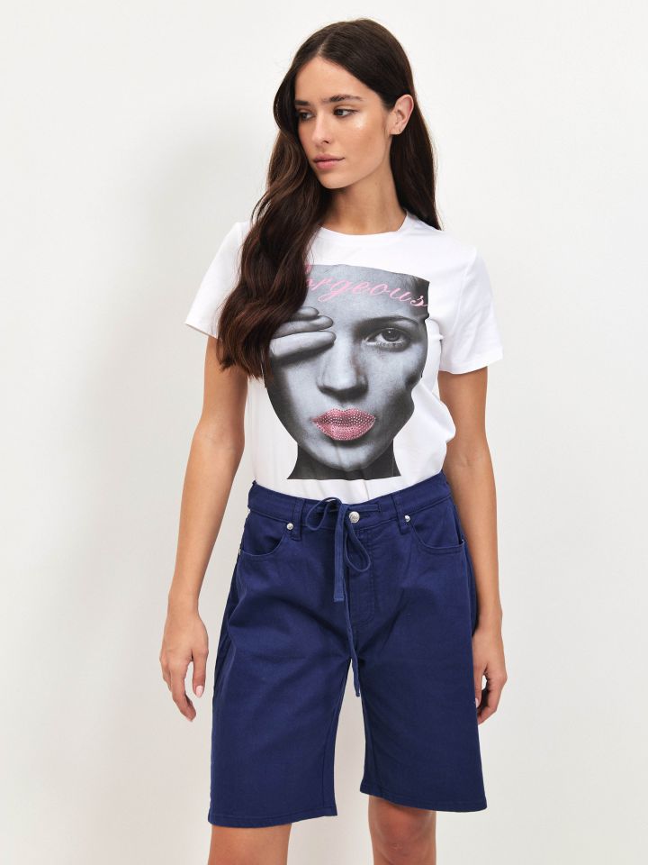 חולצה שפתיים דמוי יהלומים PROMO בצבע לבן