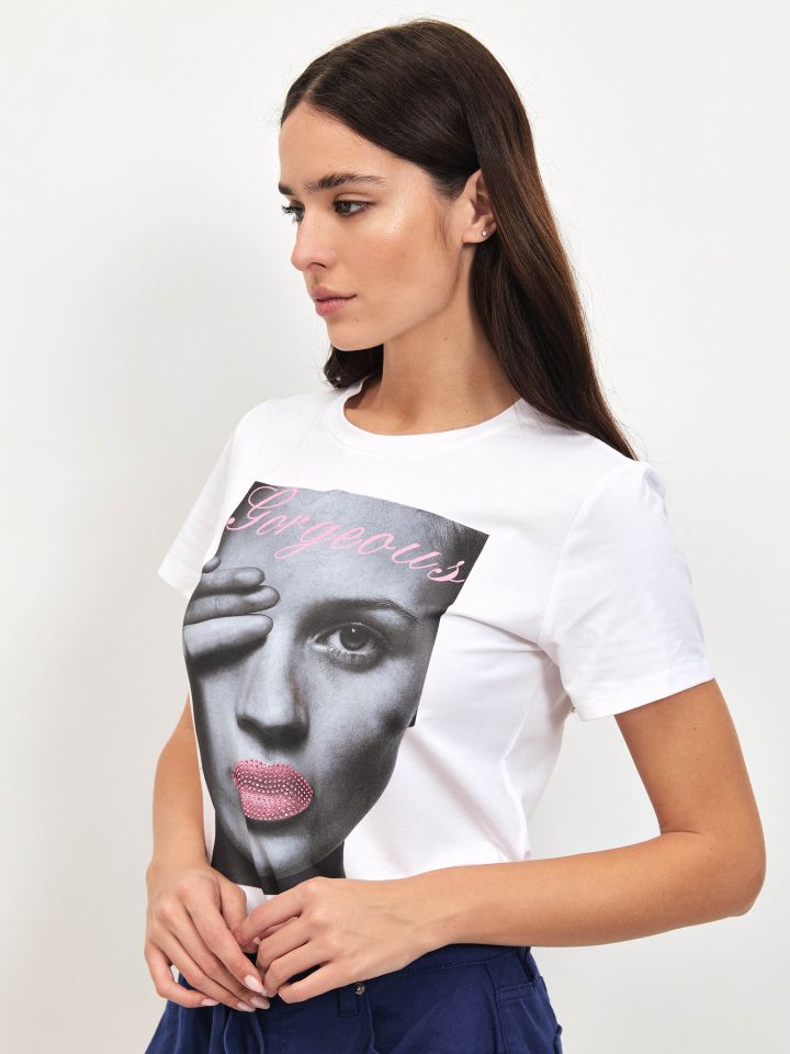 חולצה שפתיים דמוי יהלומים PROMO בצבע לבן