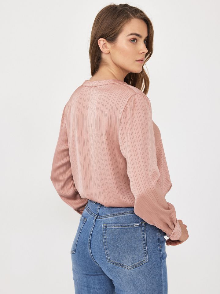 חולצה V שינה פסי אורך בצבע ורוד עתיק