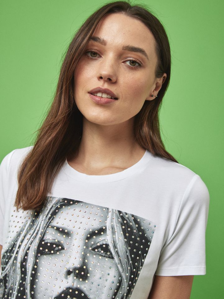 חולצה ליידי ניטים בצבע לבן