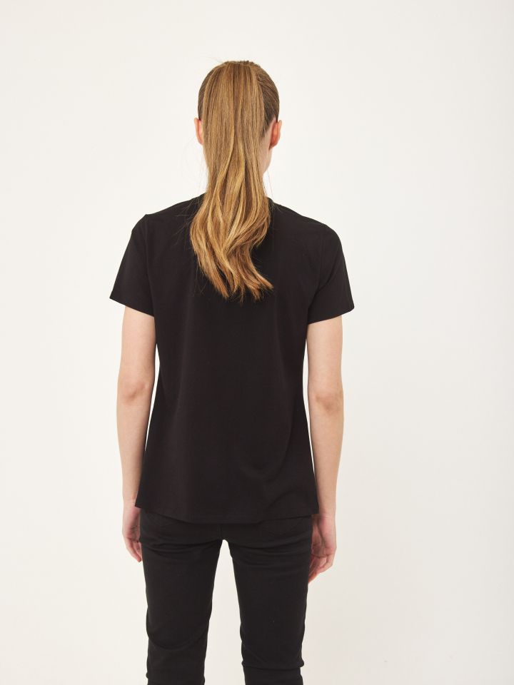 חולצה ליידי ניטים בצבע שחור