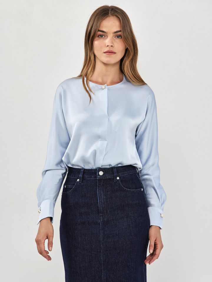 חולצה סטן כפתורי פנינה בצבע תכלת אורלי