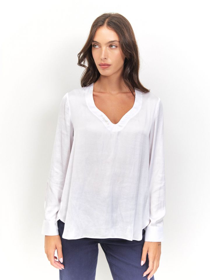 חולצה סטן פתח PROMO V בצבע לבן