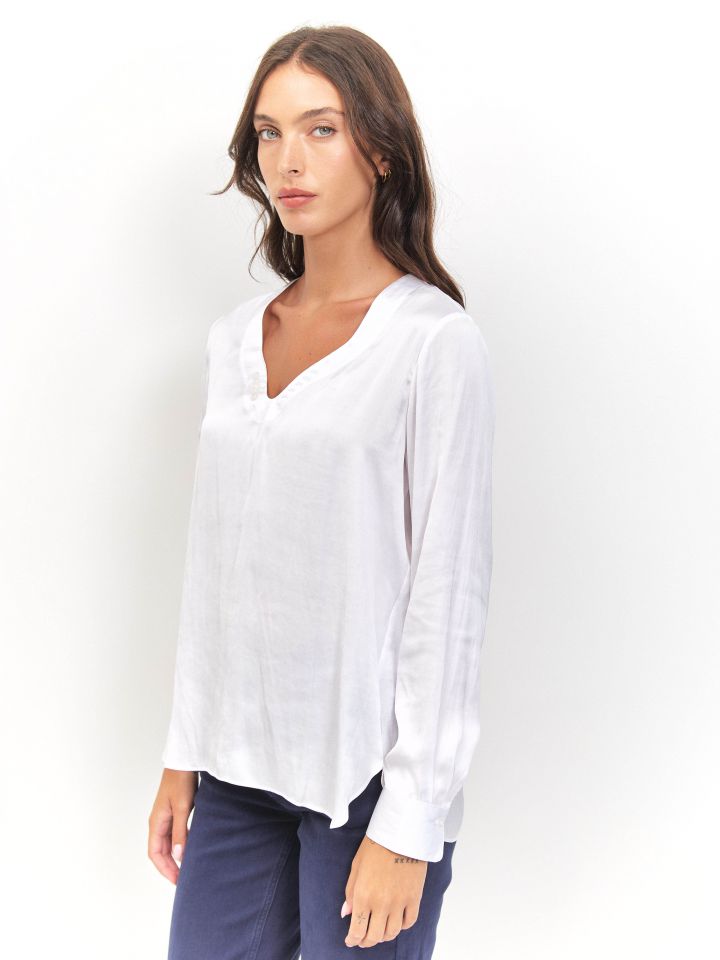 חולצה סטן פתח PROMO V בצבע לבן