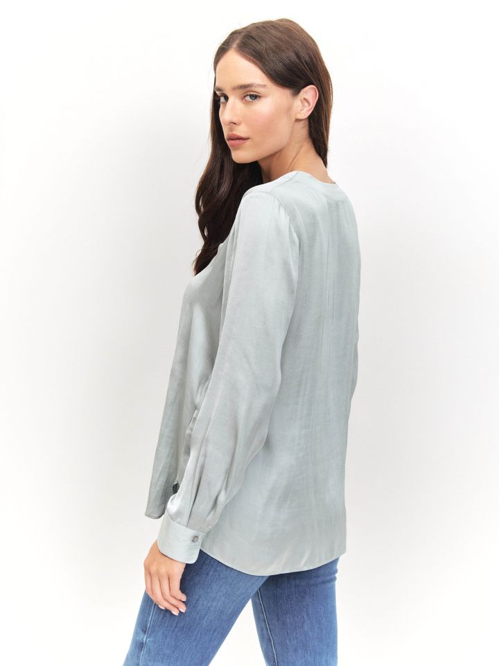 חולצה סטן פתח PROMO V בצבע ירוק בהיר