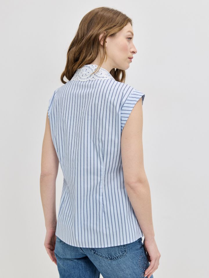 חולצה פסים צוארון קרושה בצבע תכלת