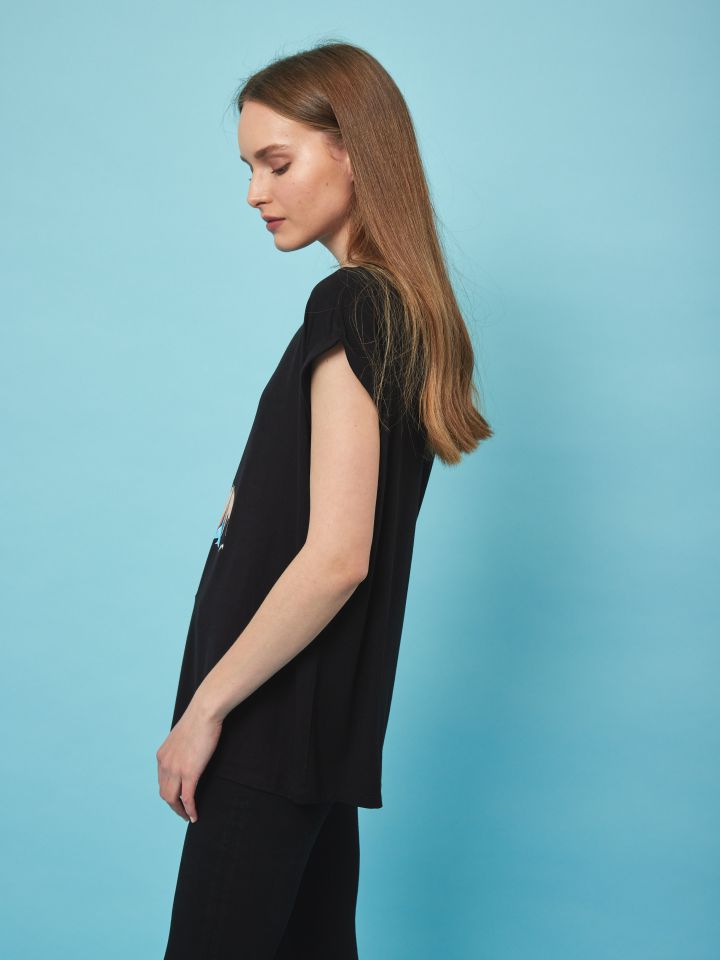 חולצה  PROMO NATALY בצבע שחור