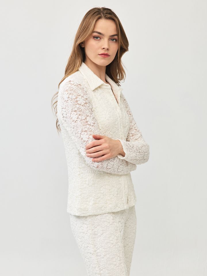 חולצה תחרה שרוול ארוך בצבע אופוויט