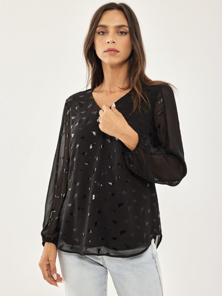 חולצה V דפוס פויל שילובים בצבע שחור