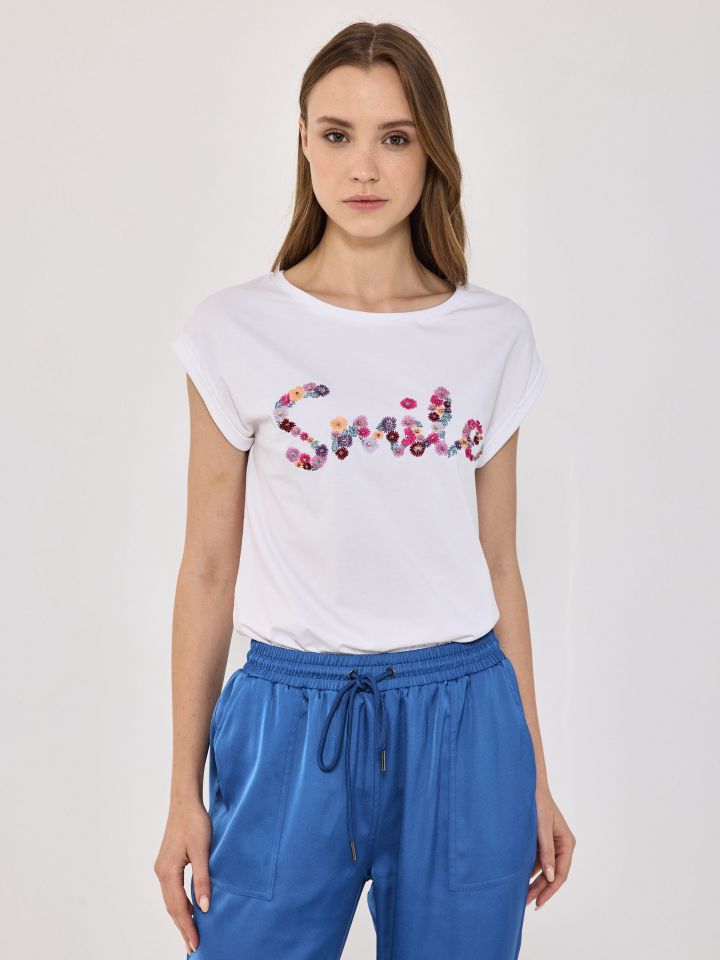 חולצה ריקמה PROMO SMILE בצבע לבן