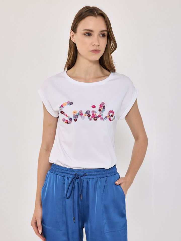 חולצה ריקמה PROMO SMILE בצבע לבן