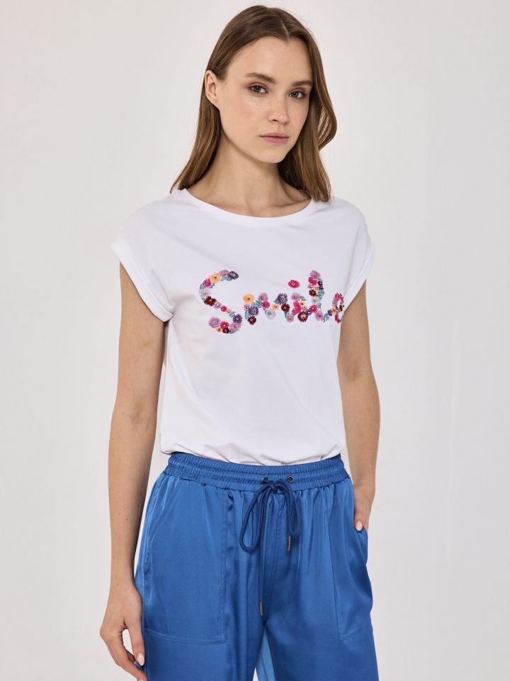 חולצה ריקמה PROMO SMILE בצבע לבן