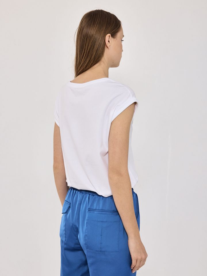 חולצה ריקמה PROMO SMILE בצבע לבן