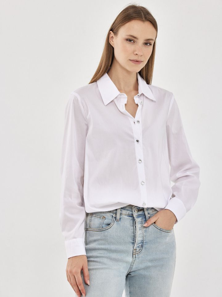 חולצה מכופתרת גומי במכפלת בצבע לבן