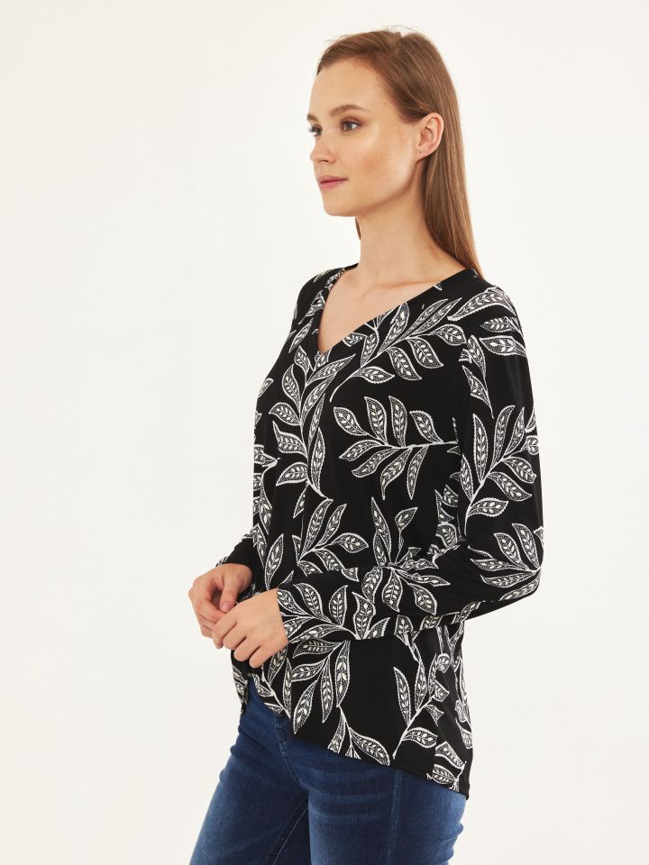 חולצה V דפוס אבזם צד PROMO בצבע שחור