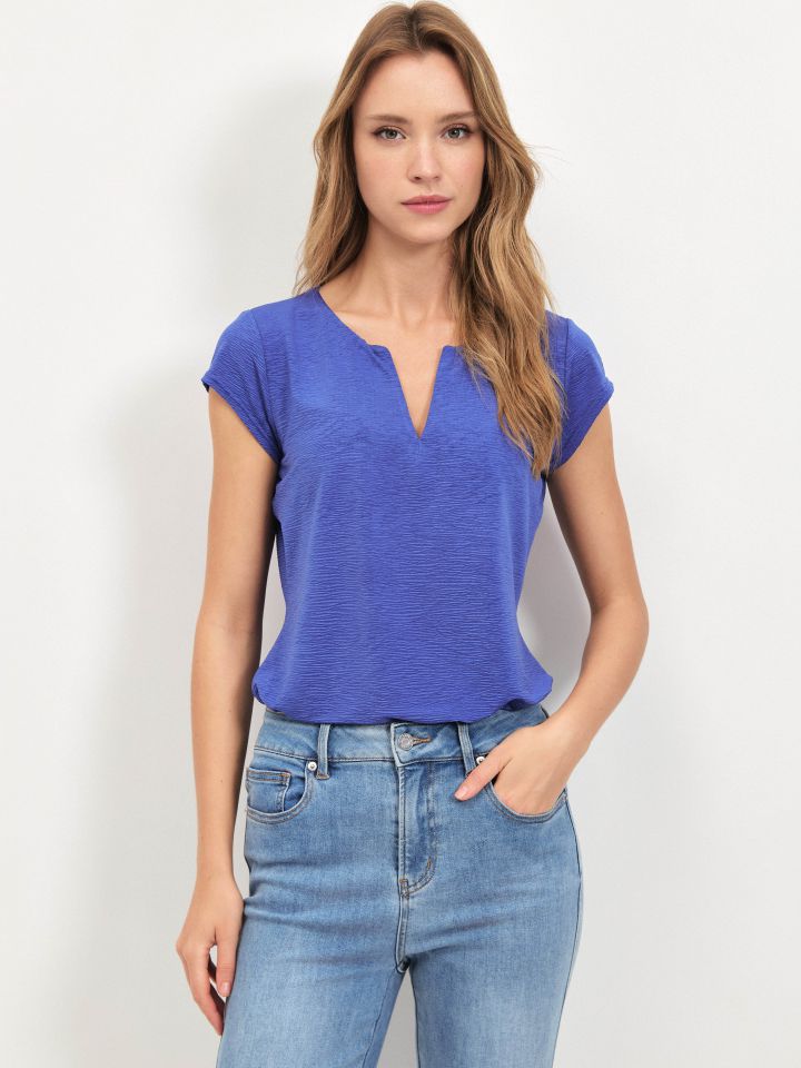 חולצה V מקומט PROMO בצבע כחול רויאל