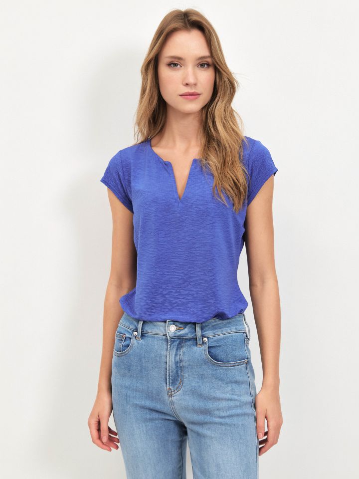 חולצה V מקומט PROMO בצבע כחול רויאל