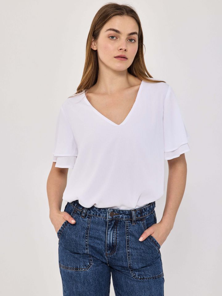 חולצה V  PROMO בצבע לבן