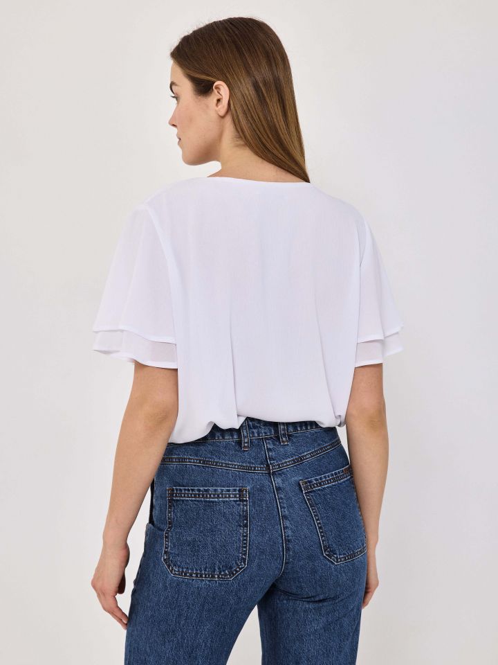 חולצה V  PROMO בצבע לבן