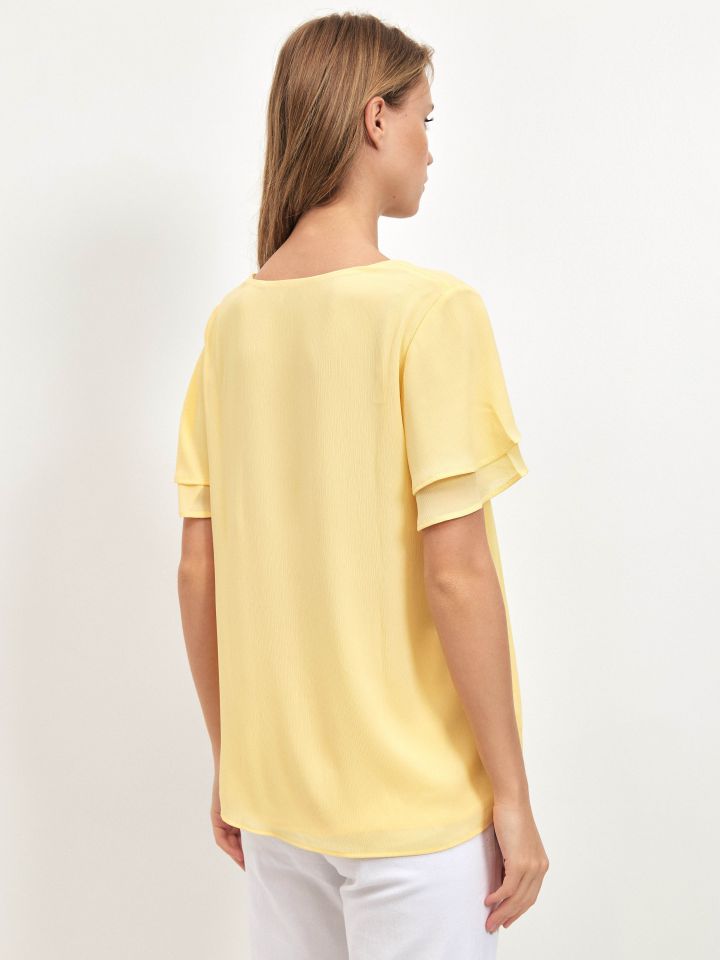 חולצה V  PROMO בצבע צהוב