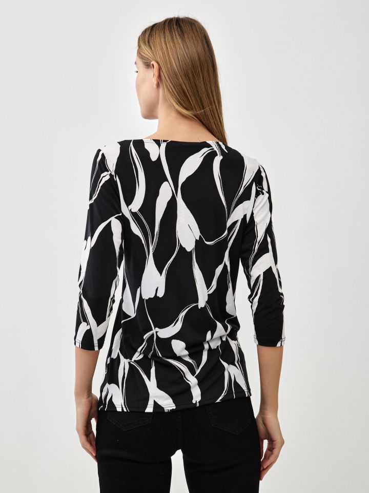 חולצה דפוס שרוול 3/4 PROMO בצבע שחור