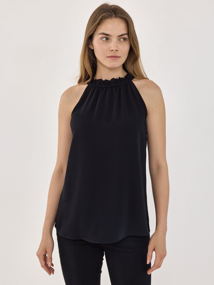 חולצה פתח כיווצים בצבע שחור