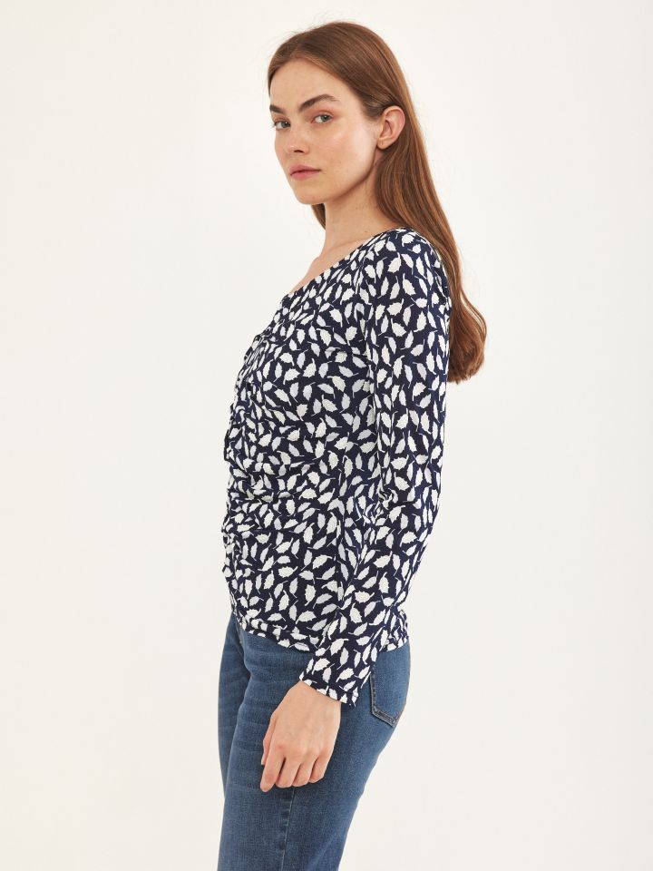 חולצה כיווצים דפוס  PROMO בצבע נייבי