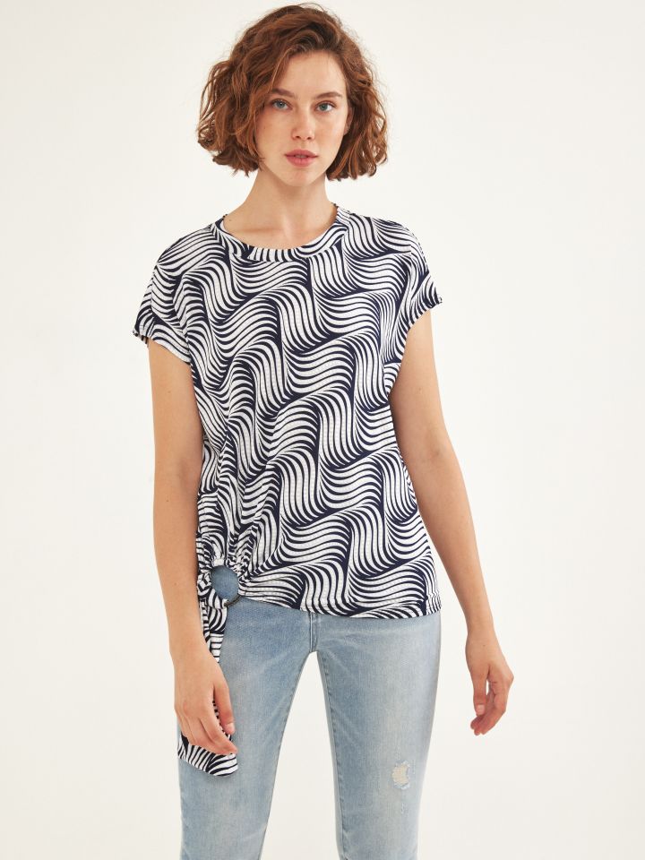 חולצה דפוס אבזם קשירה בצבע כחול/לבן