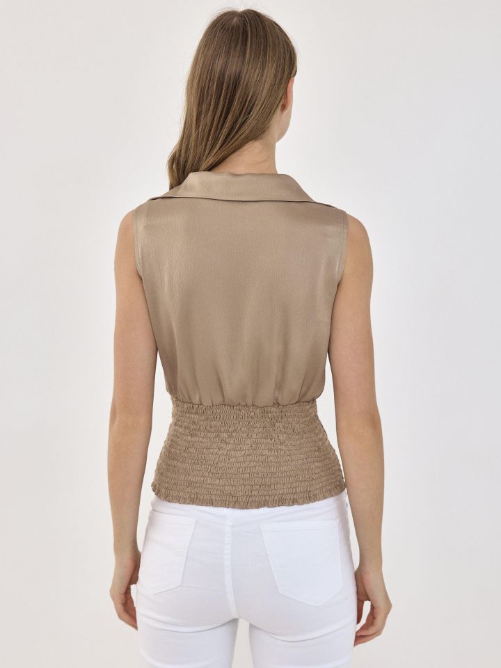 חולצה צוארון שינה לא שרוול בצבע בייז’