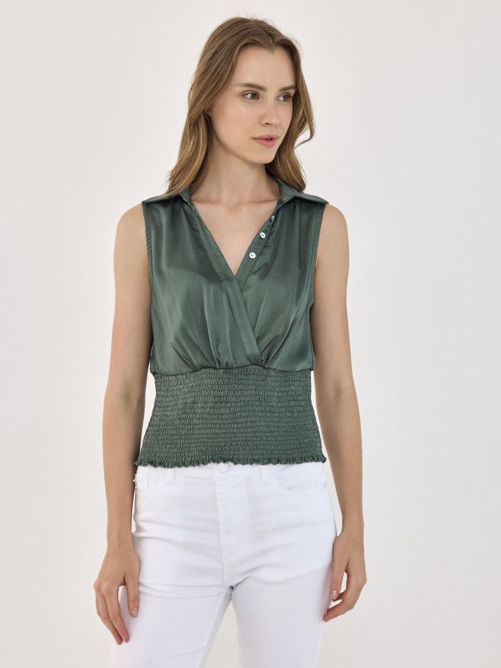 חולצה צוארון שינה לא שרוול בצבע זית