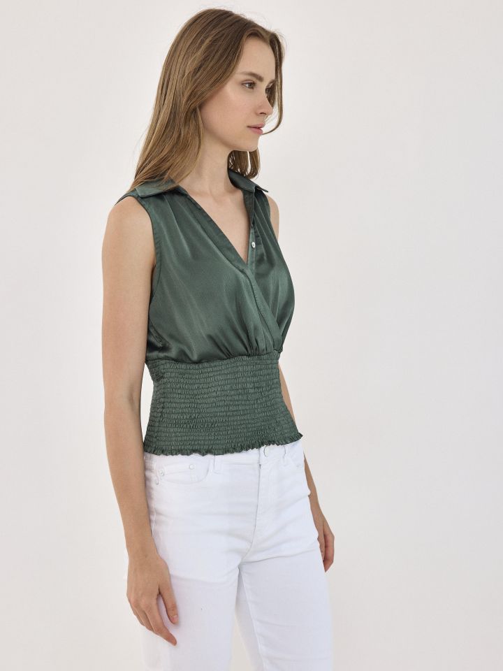 חולצה צוארון שינה לא שרוול בצבע זית