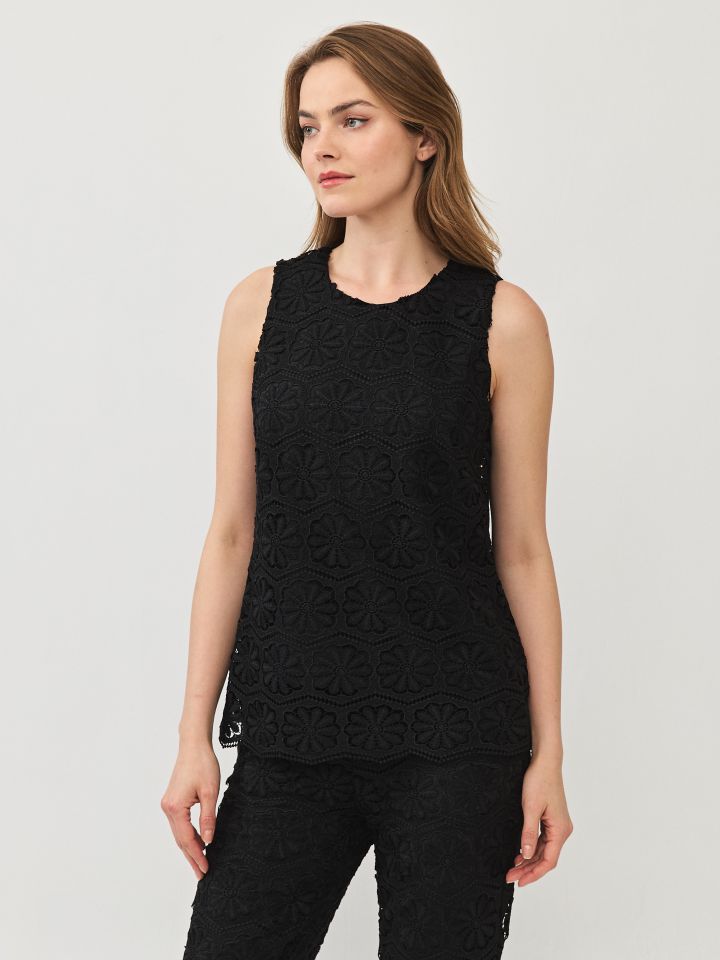 חולצה קרושה בצבע שחור