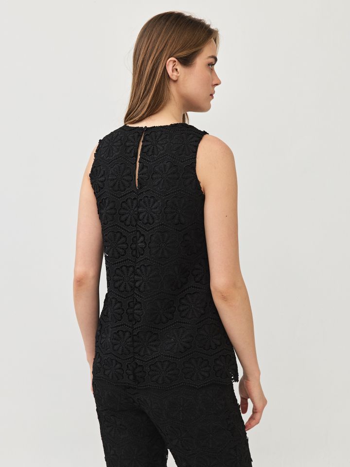 חולצה קרושה בצבע שחור